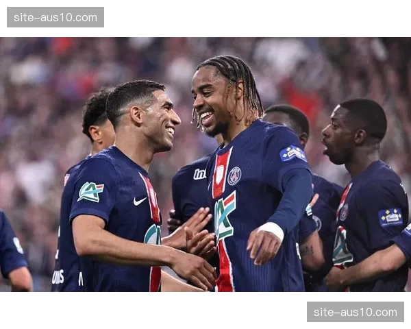 巴黎圣日耳曼边路渗透遭遇密集防守 进攻多元化需破解紧凑阵型